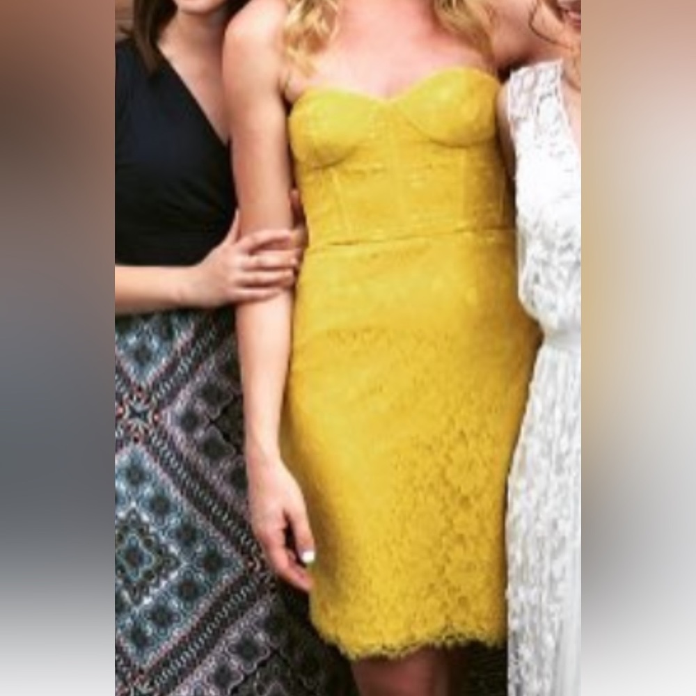 BCBGMAXAZARIA Yellow lace dress Size 6